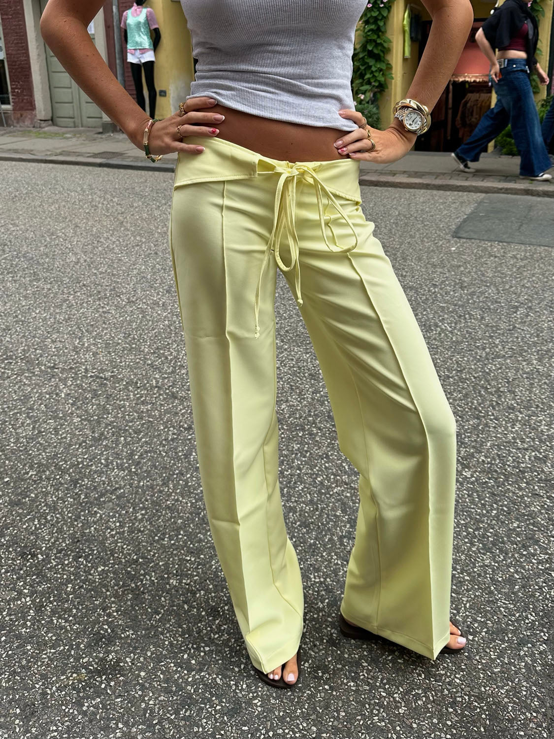 Calça Nula com cinto de amarrar - Amarelo