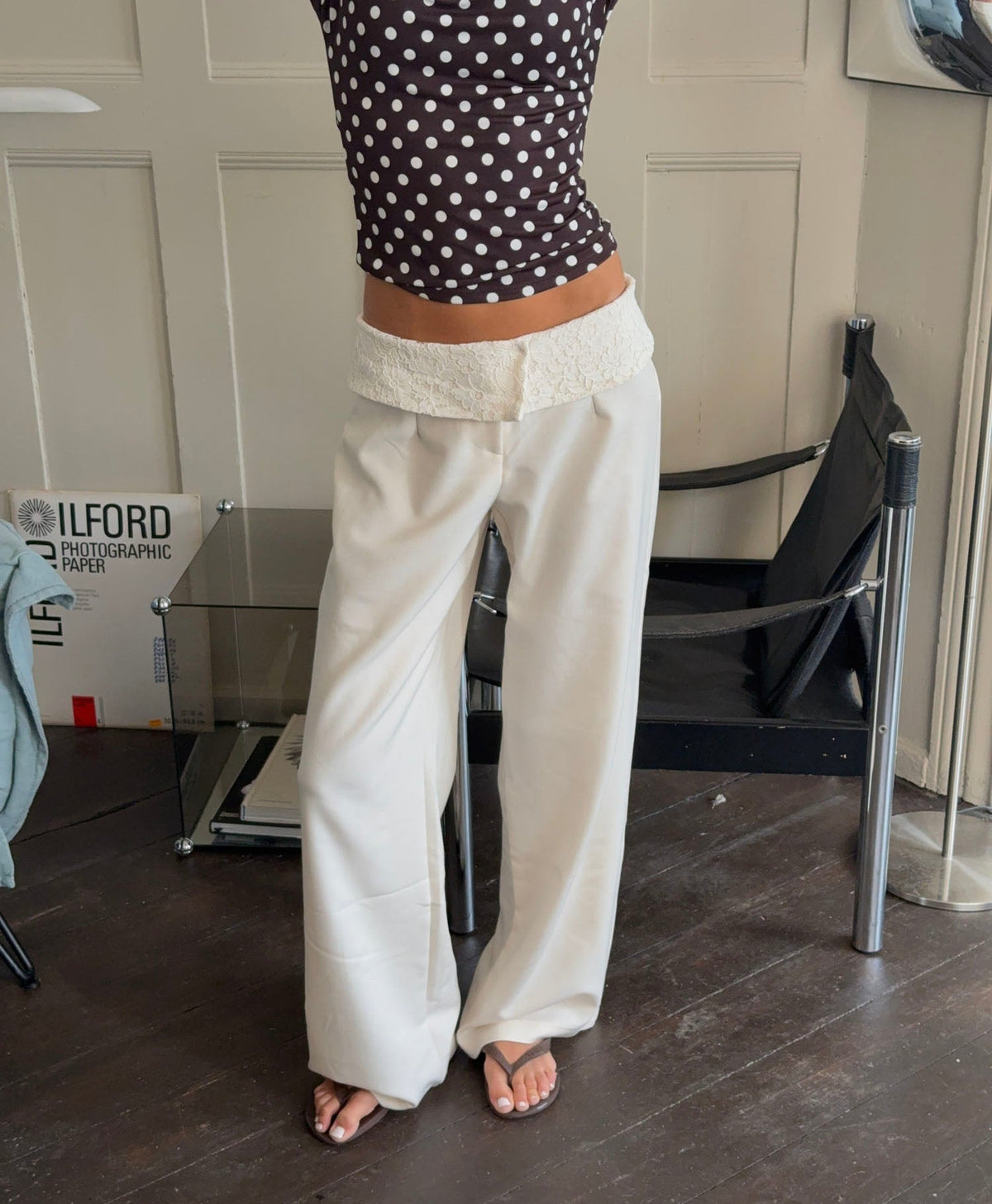 Calça Calsia com acabamento de renda - Off white