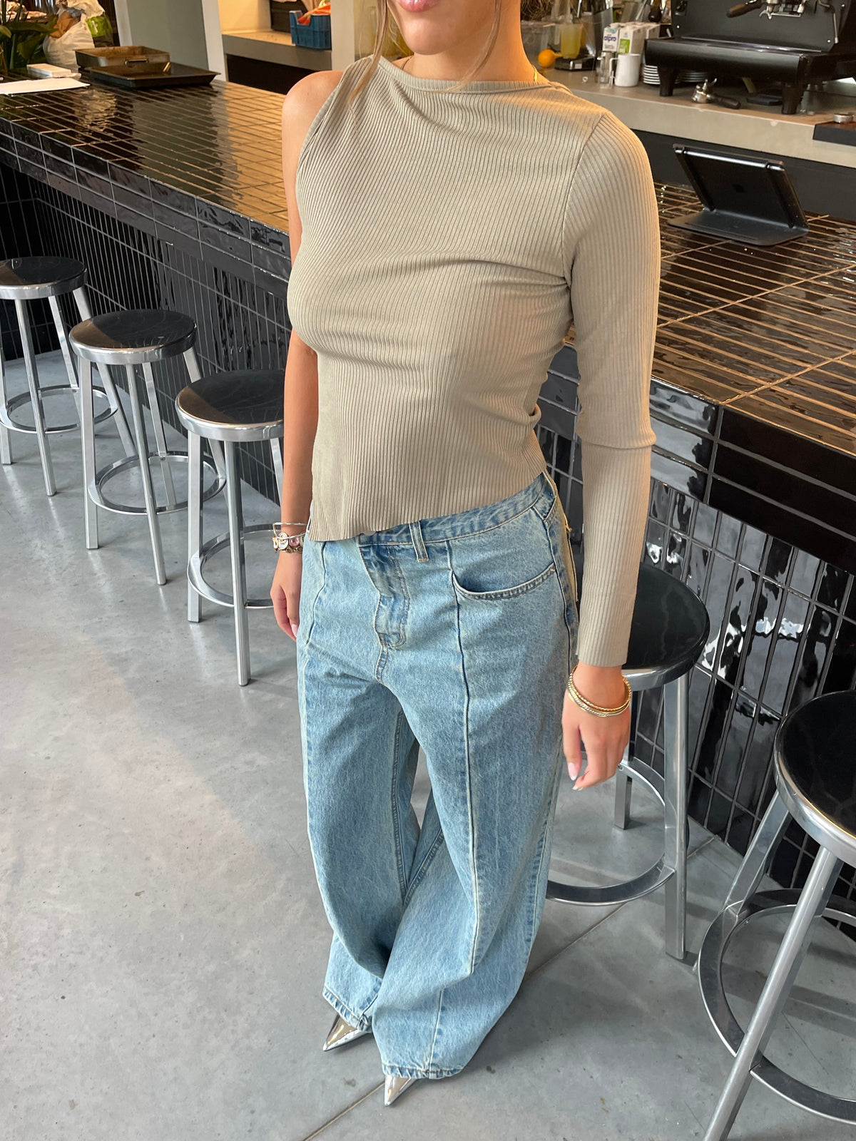 Calça Jeans Flare com Detalhe de Costura Azul Claro