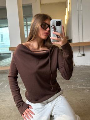 Blusa Drapeada com Detalhe Frontal Marrom