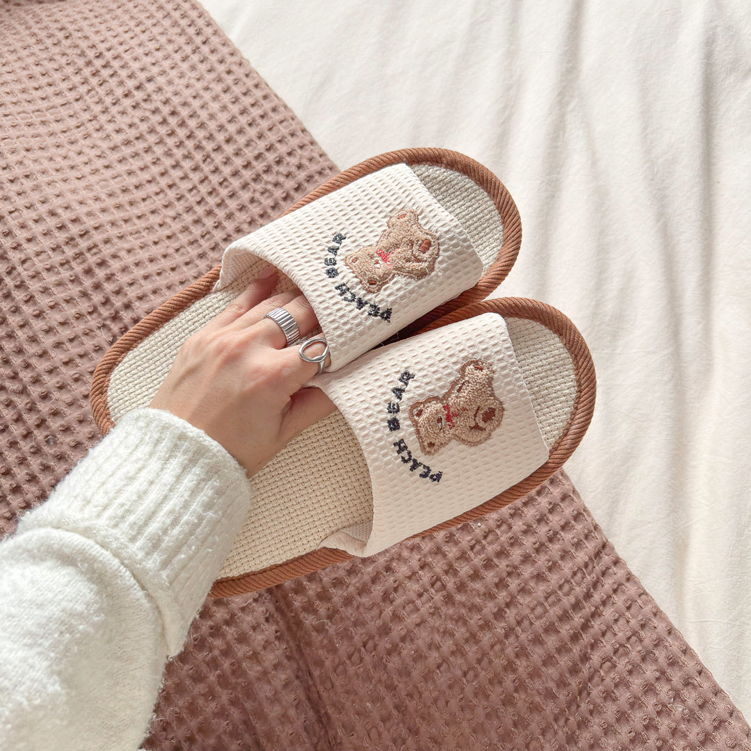 Pantufas Urso Aconchegante com Textura Waffle