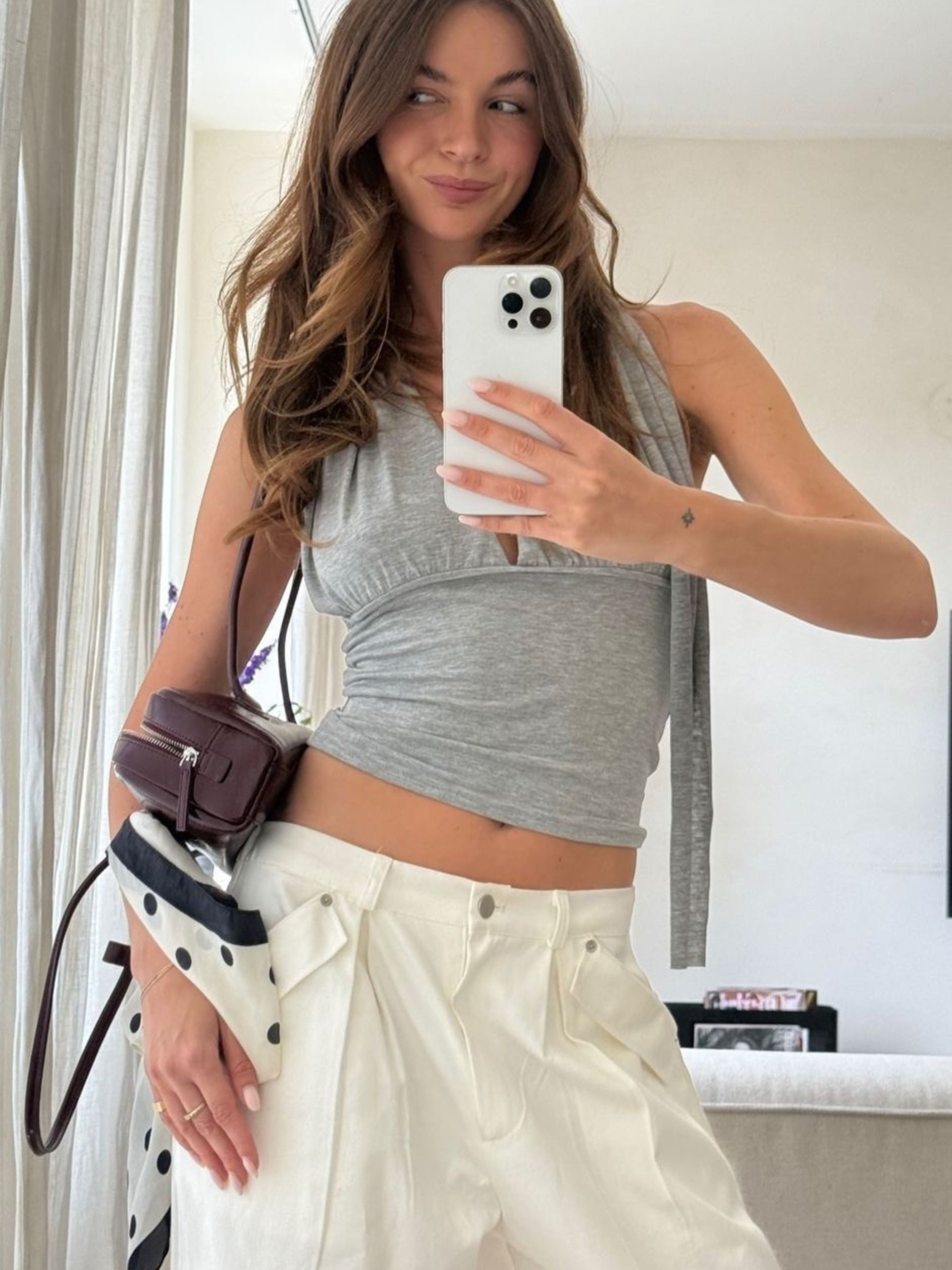 Blusa Halter Decote Profundo Cinza
